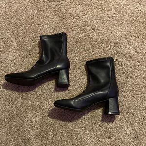 Black Heel Boots.   Size: 7 Womans